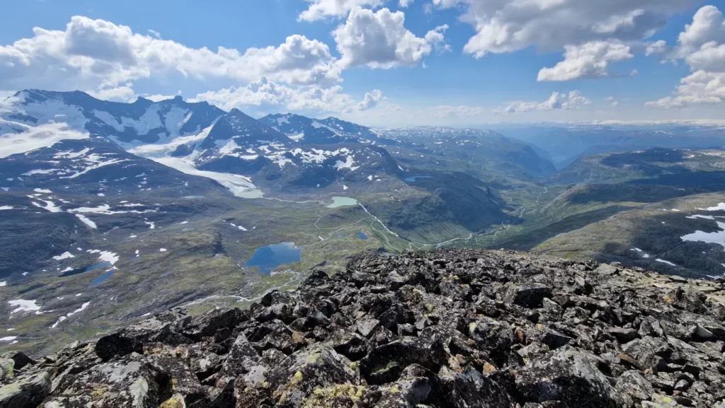 Utsikt over Helgedalen og Skautefossen