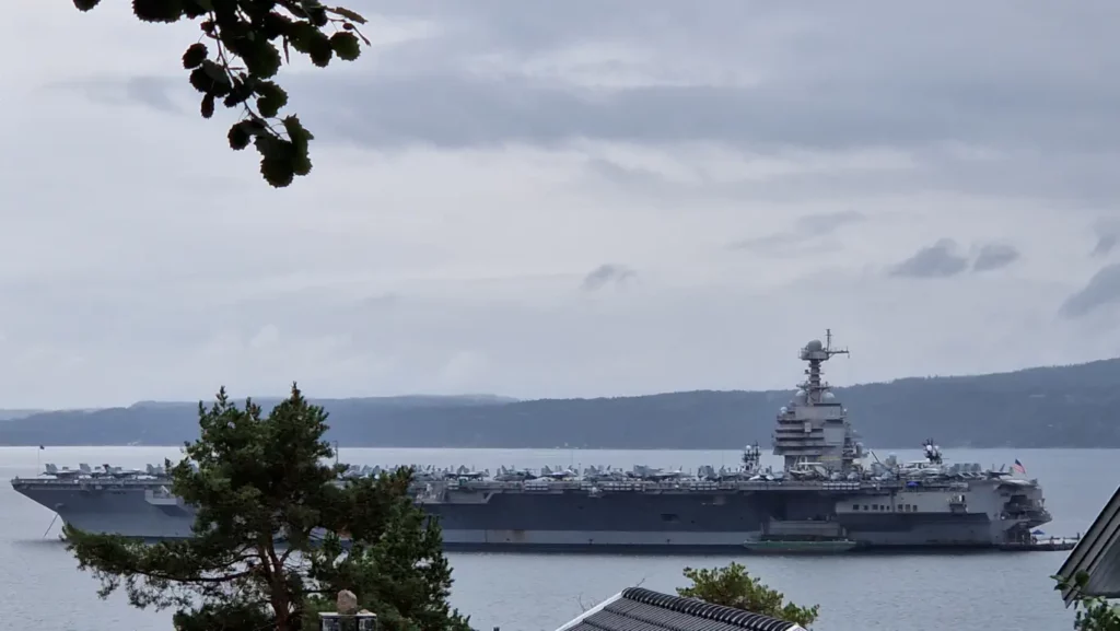 Hangarskipet USS Gerald R. Ford (CVN-78) utenfor Malmøya