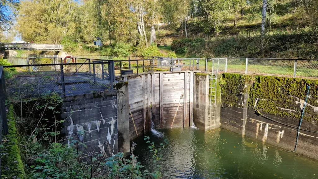 Svanfoss sluse oppstrøms i Vorma