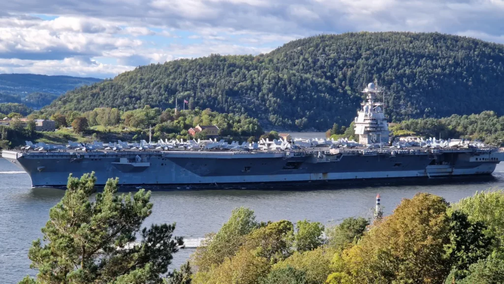 Hangarskip Gerald R. Ford (CVN 78) ved Oscarsborg festning
