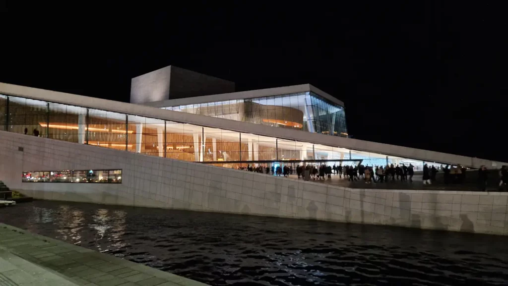 Stemningsrapport fra Operaen by night