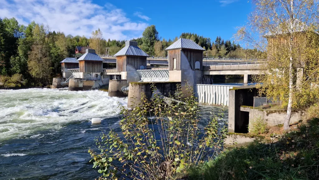 Svanfossen i elven Vorma i Nes kommune