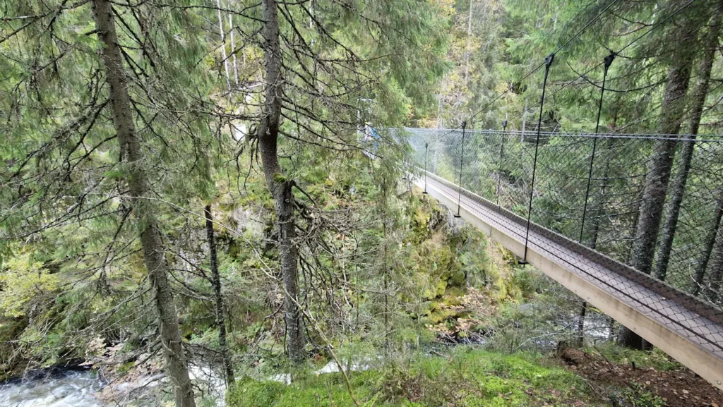 Bjørnsjøhelvete og Bjørnsjøelva