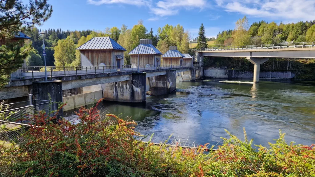 Svanfossen demning og Svanfossvegen