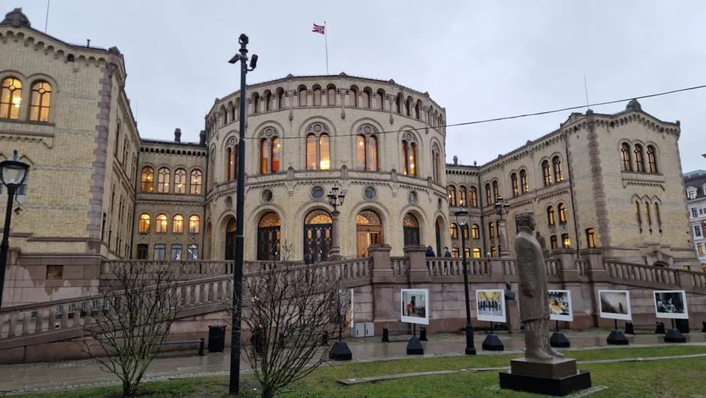 Stortinget hovedinngang Løvebakken