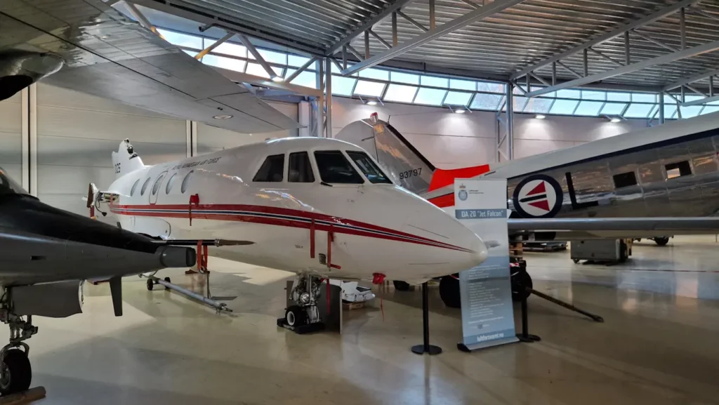 Kongeflyet DA-20 Jet Falcon 0125