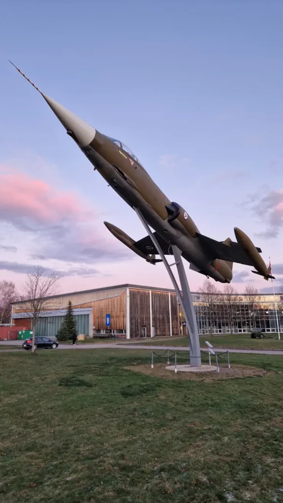 Starfighter CF-104 nr. 886 på søyle utenfor Flysamlingen Gardermoen