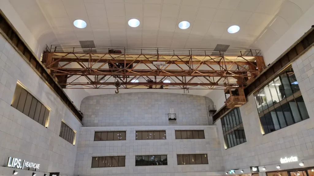 Kran i kjøpesenteret på Battersea Power Station