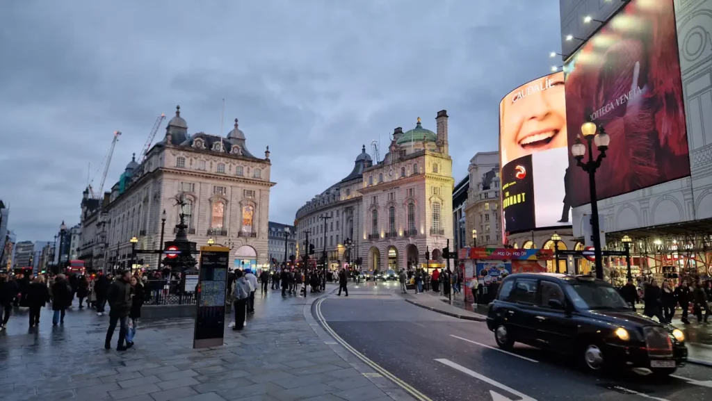 Piccadilly Circus i London