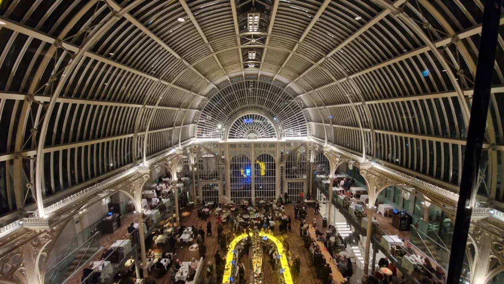 Paul Hamlyn Hall i Royal Opera House by Night