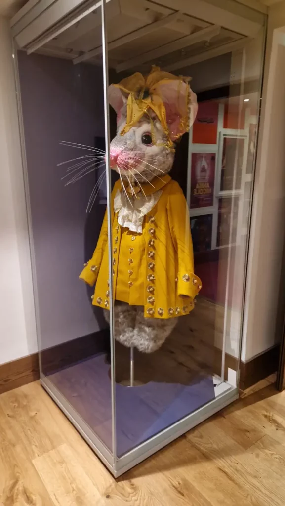 jent og kjært kostyme utstilt i Royal Opera House (ROH)