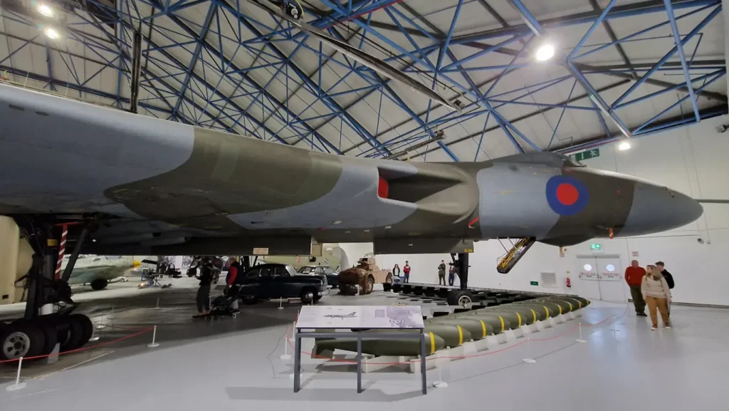 Avro Vulcan B.2 (XL318) og Messerschmitt Me 163