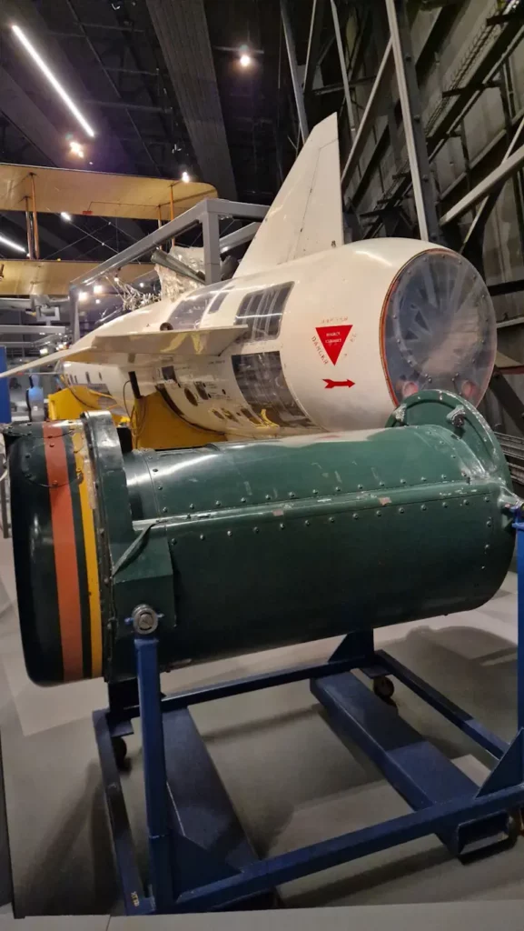 1.1 Mt atomstridshode foran Blue Steel missilet