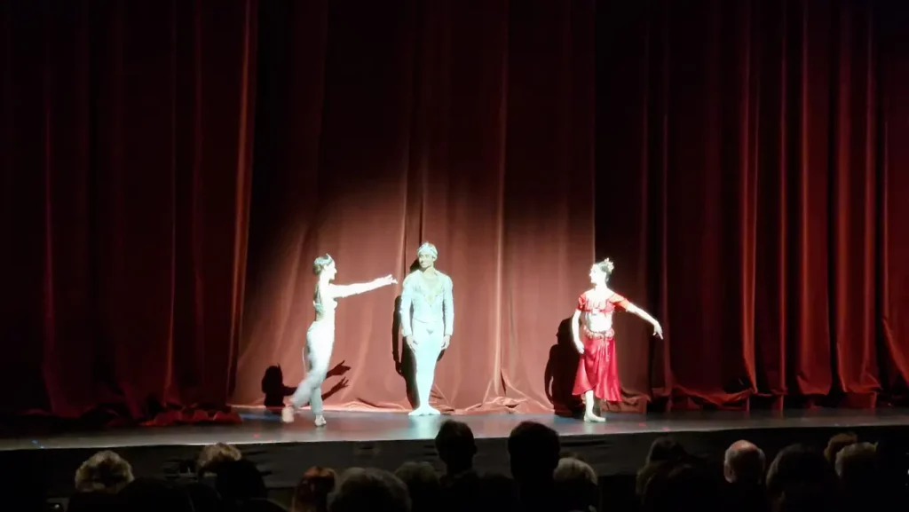 Marianela Nuñez, Patricio Revé og Melissa Hough i La Bayadère