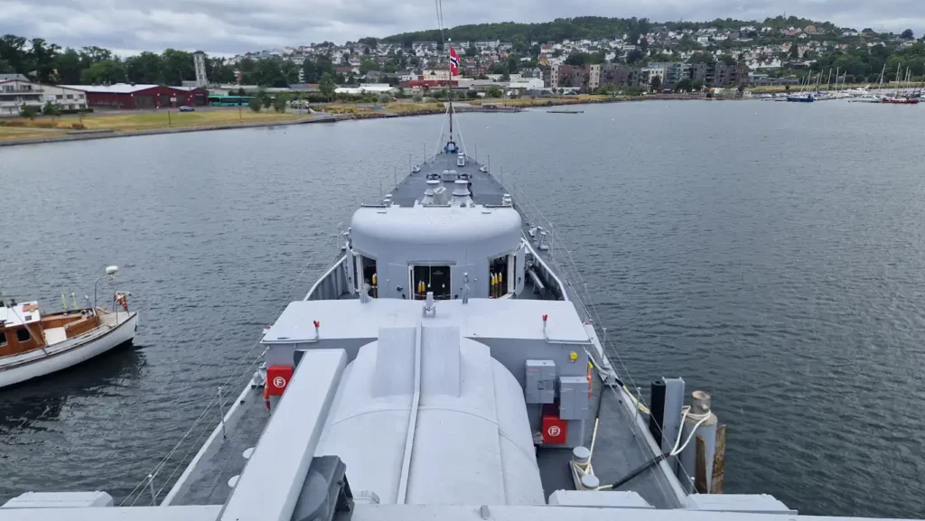 Terne III og US tvillingkanon på KNM Narvik (F304)