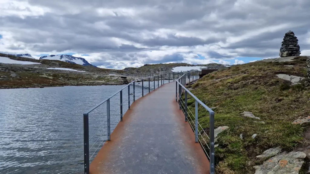 Sognefjellshytta ved Jotunheimen nasjonalpark og Fantesteinsvatnet