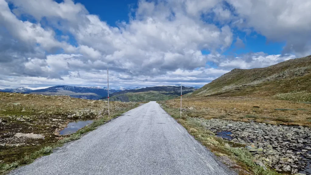 Tindevegen mot Turtagrø