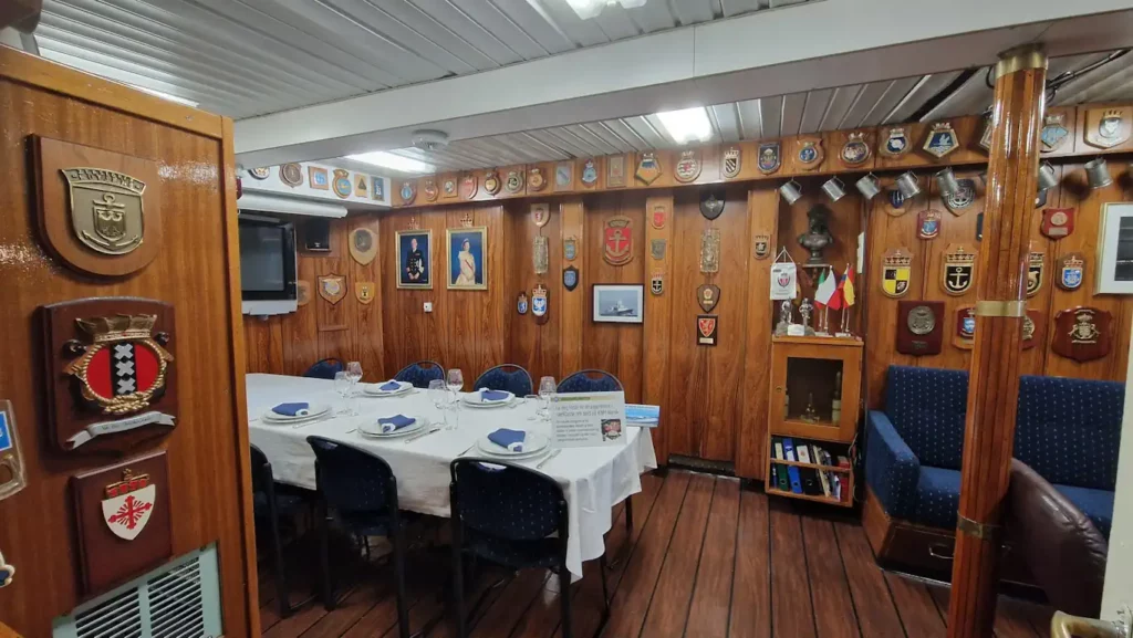 Messa på museumsskipet KNM Narvik
